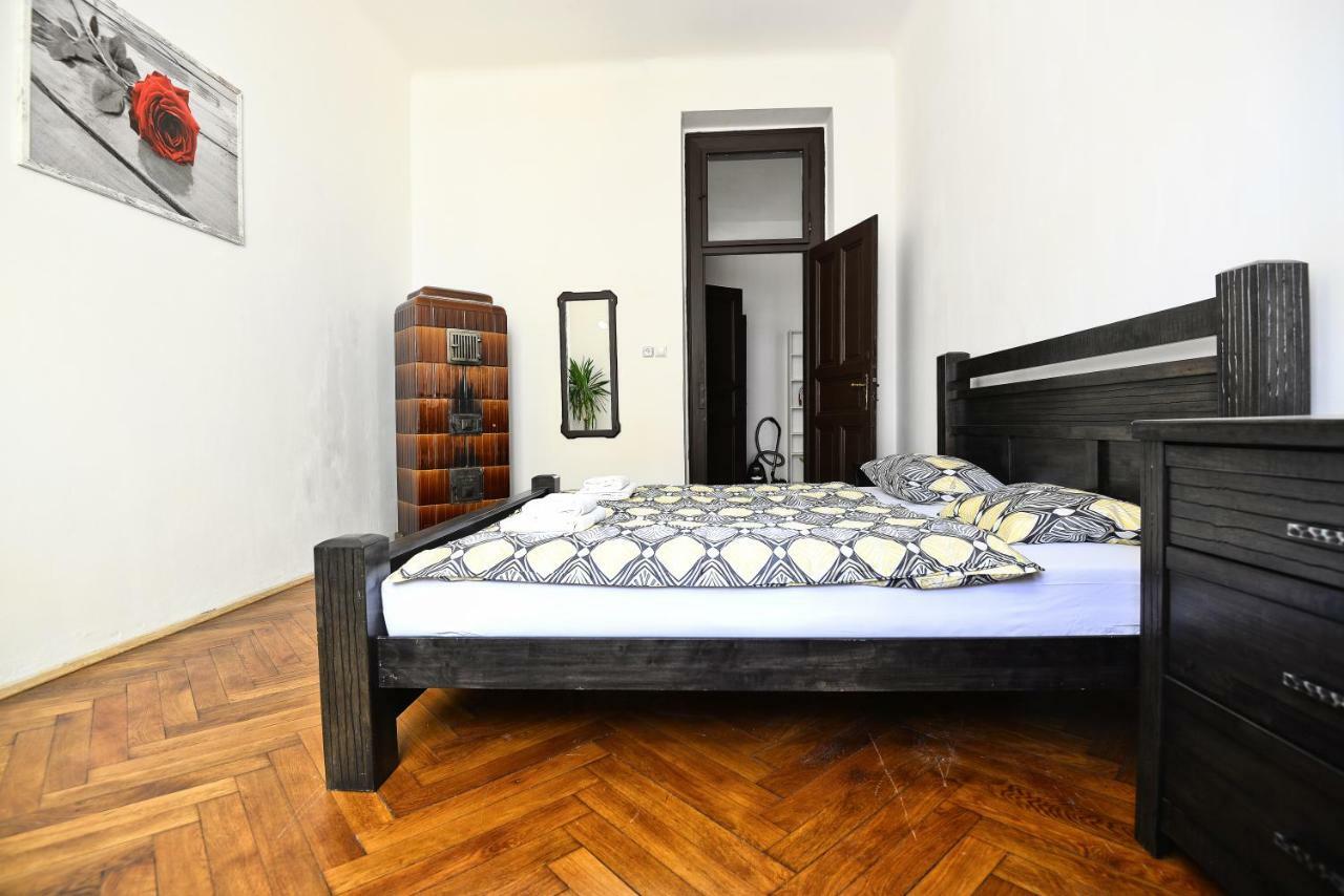 Spacious Cozy Apartments In Centre Prag Dış mekan fotoğraf